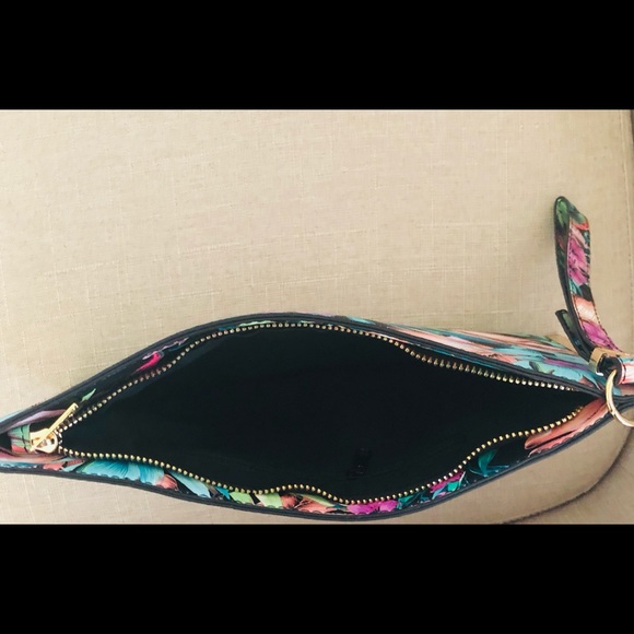 Take me away clutch bag with gold hardware - Picture 2 of 4